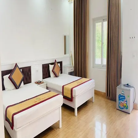 Hotel Khach San 2 Sao Trung Tam Bai Chay, Cho De Xe O To